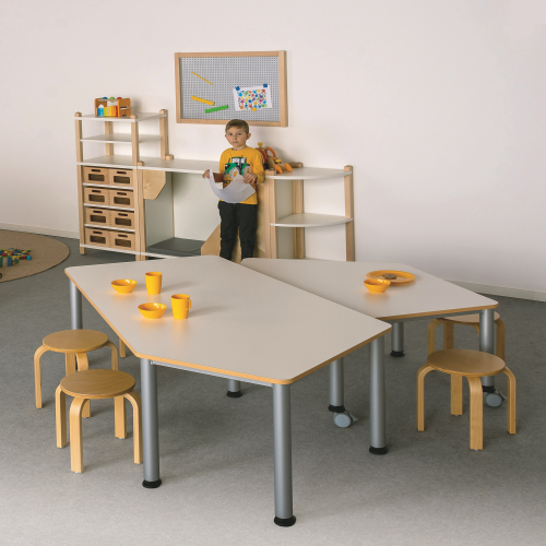 Produkt Bild Fahrbarer F&uuml;nfecktisch mit Melaminharzbeschichtung 